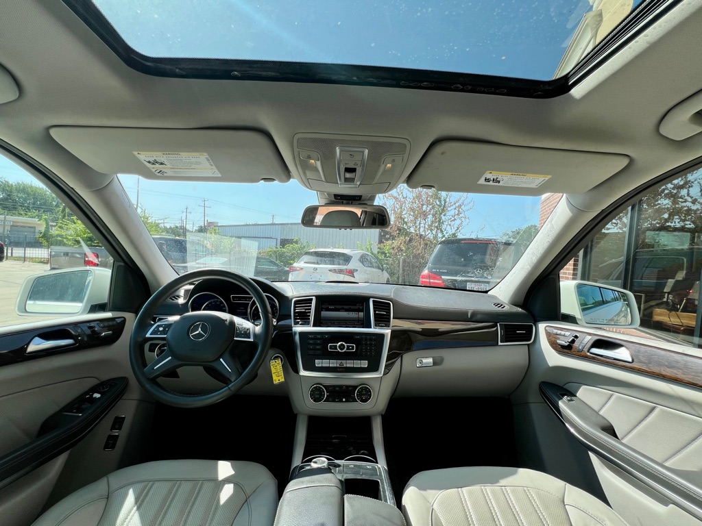 Photo 9 of this MERCEDES-BENZ GL