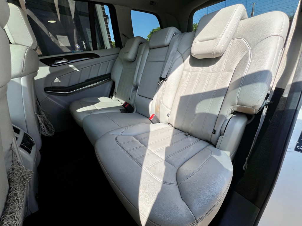 Photo 13 of this MERCEDES-BENZ GL