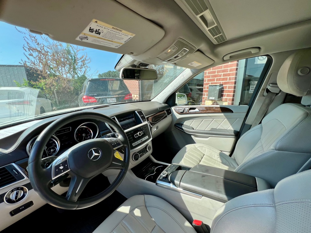 Photo 8 of this MERCEDES-BENZ GL