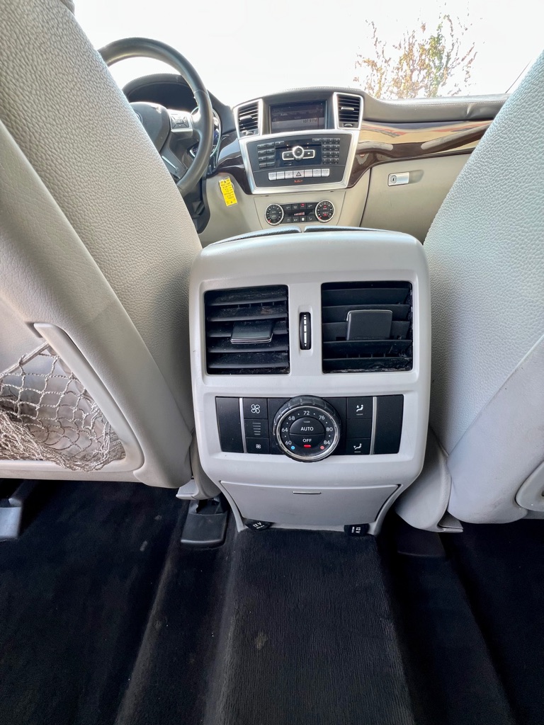 Photo 12 of this MERCEDES-BENZ GL