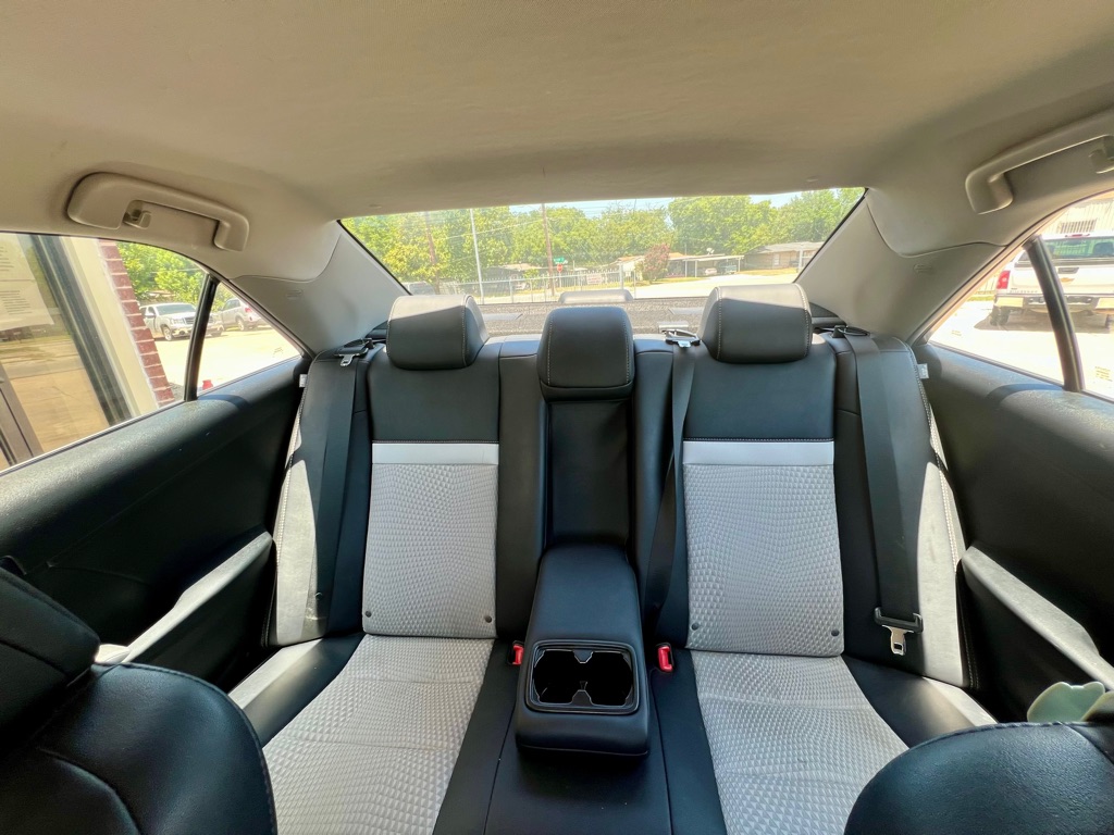 Photo 9 of this TOYOTA CAMRY