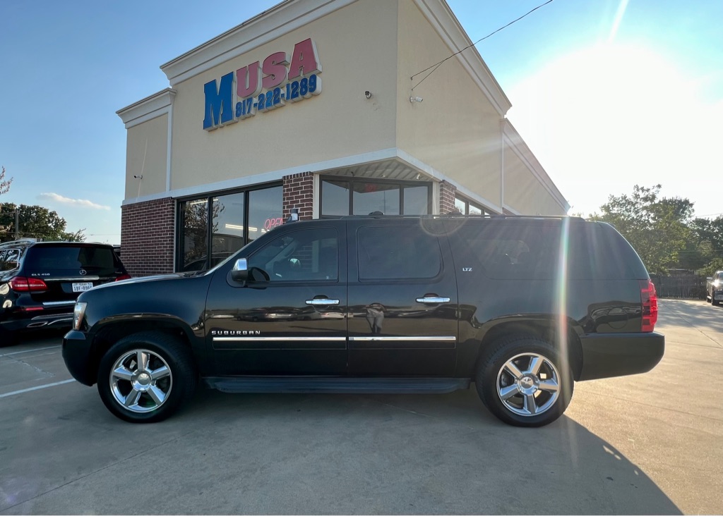 Photo 3 of this CHEVROLET SUBURBAN
