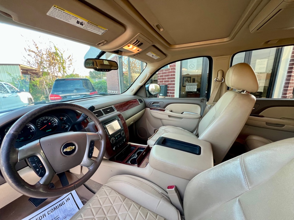 Photo 7 of this CHEVROLET SUBURBAN