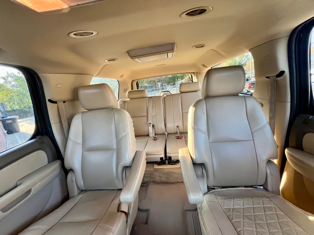 Photo 11 of this CHEVROLET SUBURBAN