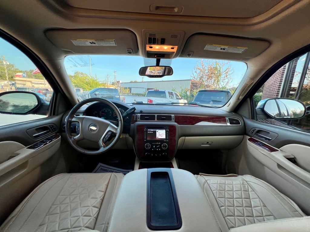 Photo 8 of this CHEVROLET SUBURBAN