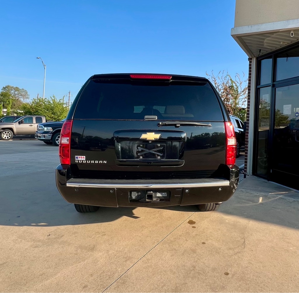 Photo 5 of this CHEVROLET SUBURBAN