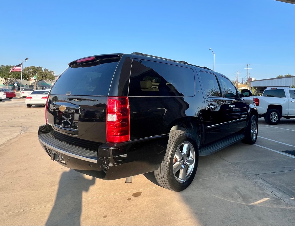 Photo 6 of this CHEVROLET SUBURBAN