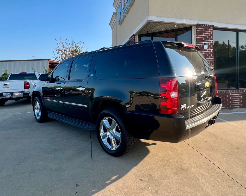 Photo 4 of this CHEVROLET SUBURBAN