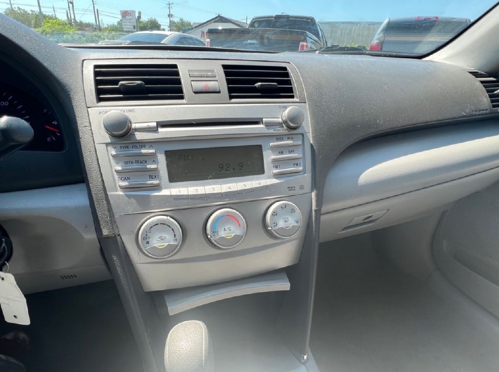 Photo 9 of this TOYOTA CAMRY