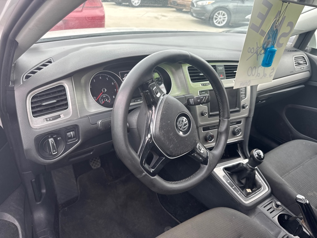 Photo 3 of this VOLKSWAGEN GOLF