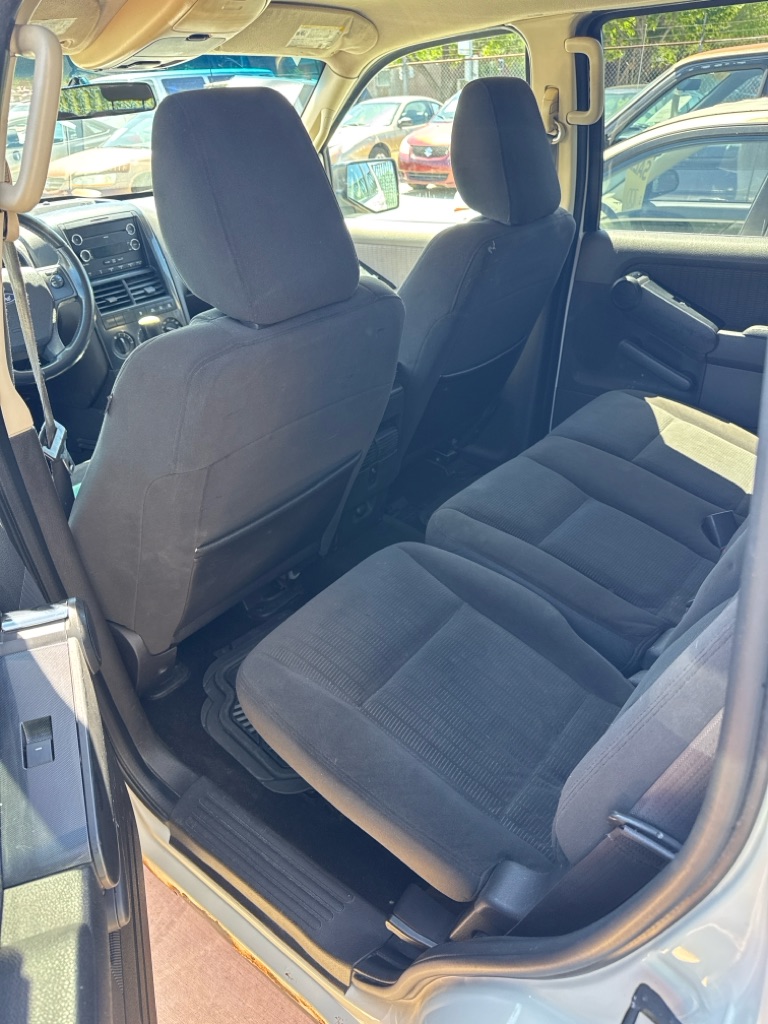 Photo 6 of this CHEVROLET MALIBU
