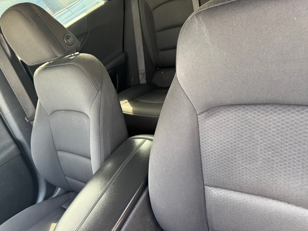 Photo 5 of this CHEVROLET MALIBU