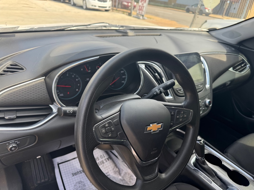 Photo 4 of this CHEVROLET MALIBU