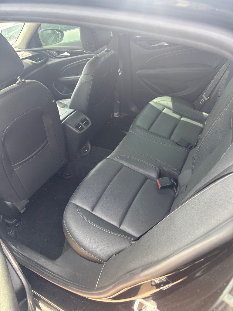 Photo 3 of this BUICK REGAL