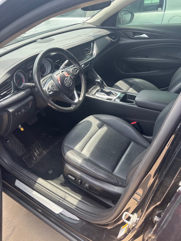 Photo 2 of this BUICK REGAL