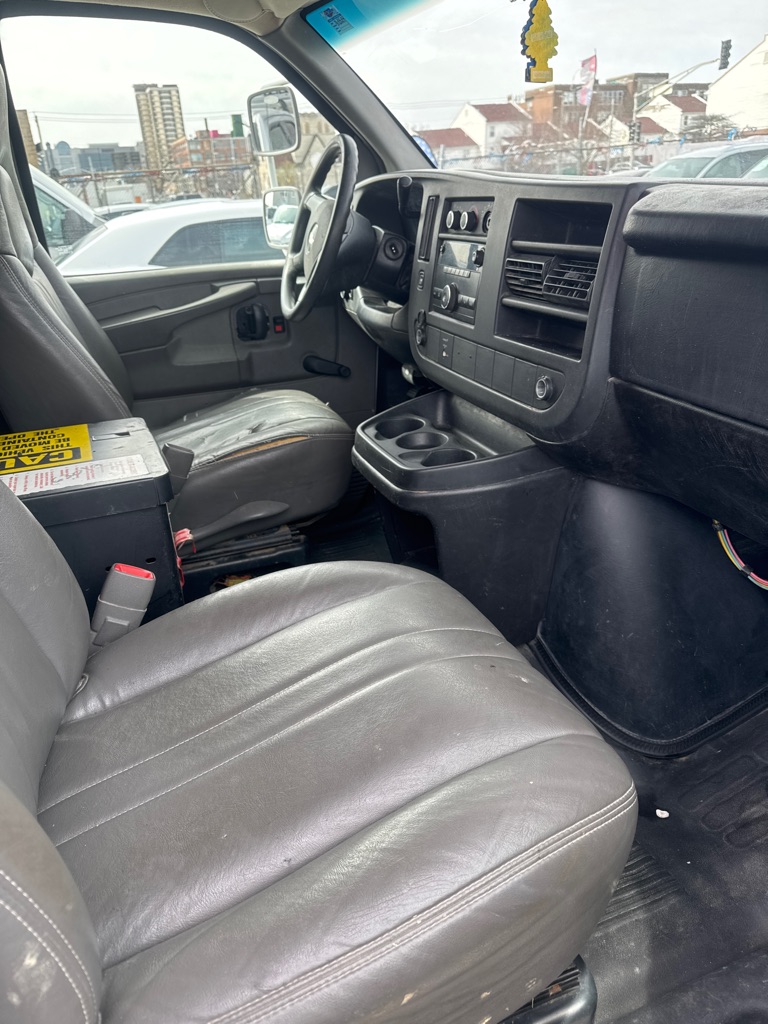 Photo 3 of this CHEVROLET EXPRESS G3500
