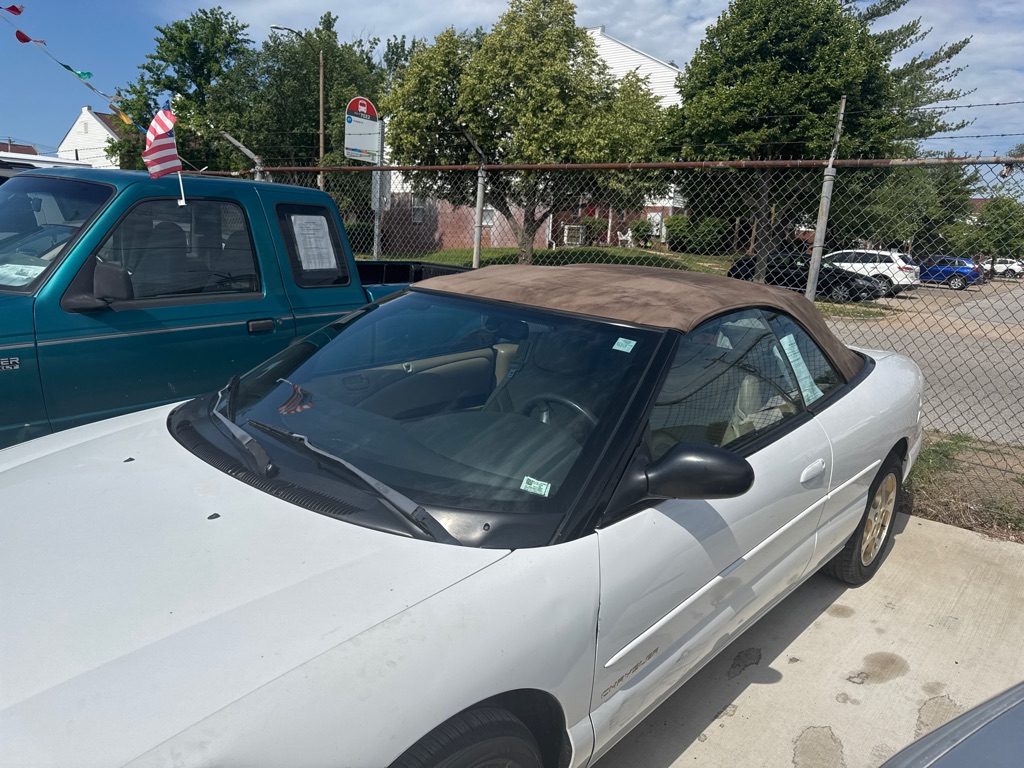 Photo 2 of this CHRYSLER SEBRING