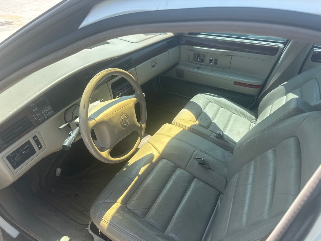 Photo 6 of this CADILLAC DEVILLE