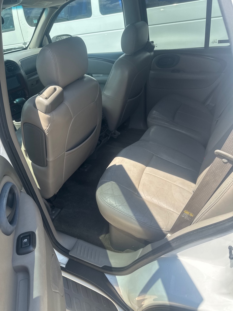 Photo 2 of this OLDSMOBILE BRAVADA