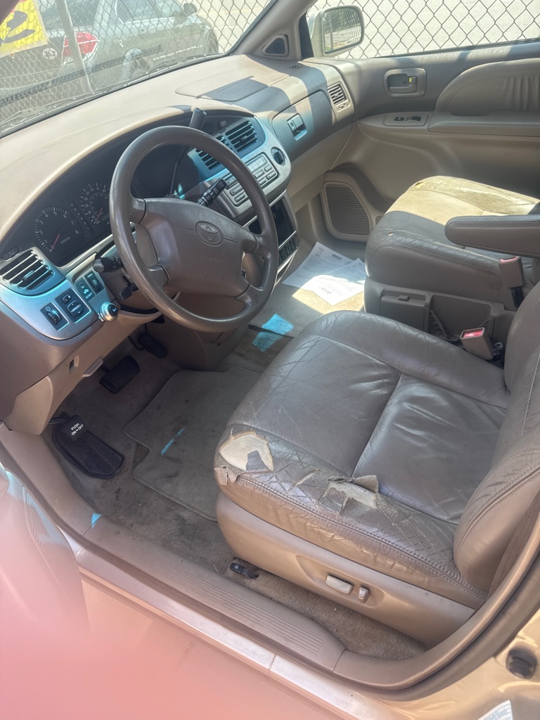 Photo 2 of this TOYOTA SIENNA
