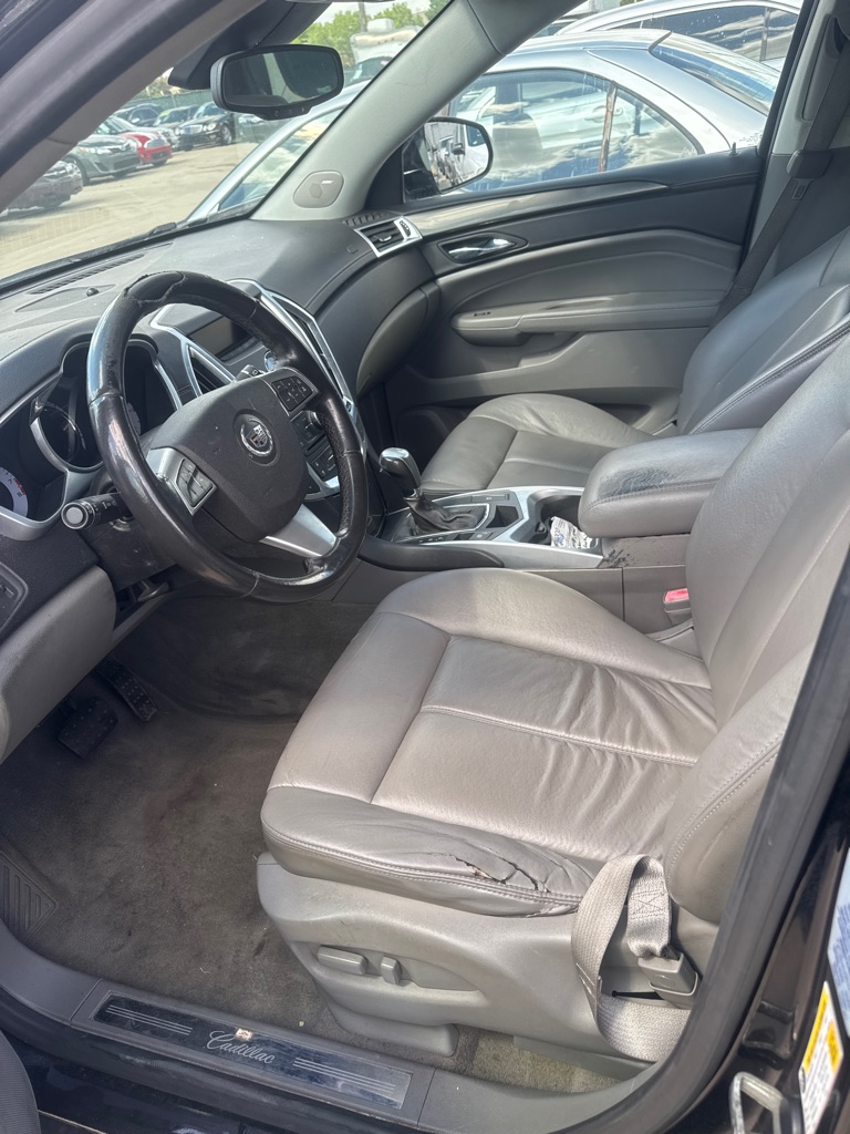 Photo 2 of this CADILLAC SRX