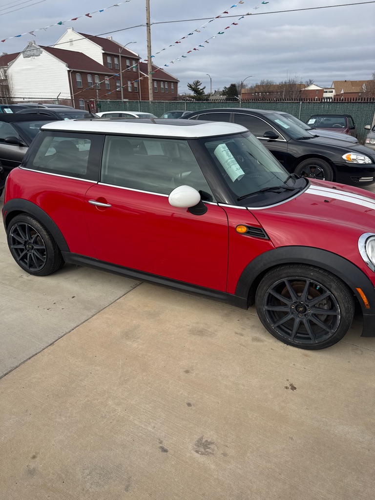 Photo 2 of this MINI COOPER