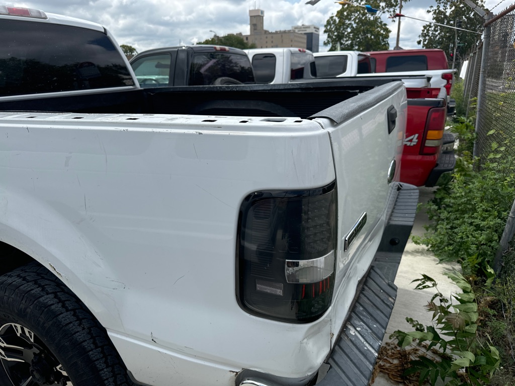Photo 3 of this FORD F150