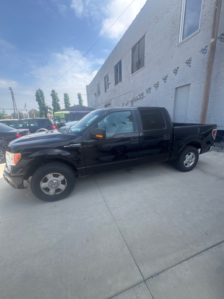 Photo 3 of this FORD F150