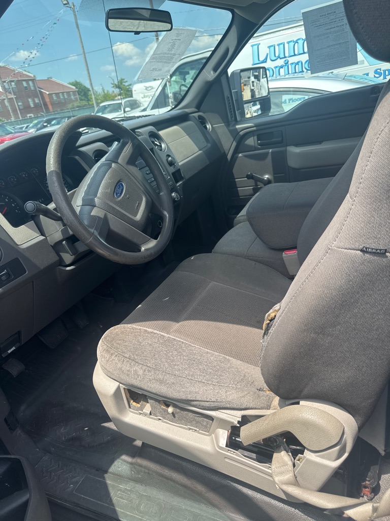 Photo 2 of this FORD F150