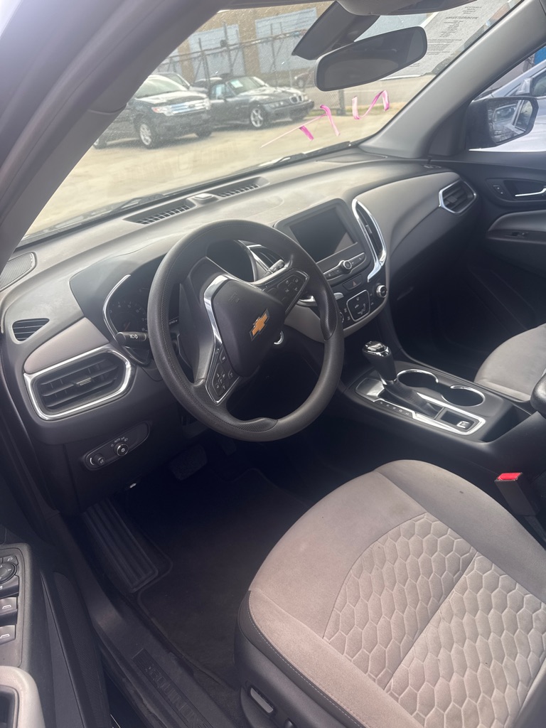 Photo 8 of this CHEVROLET EQUINOX