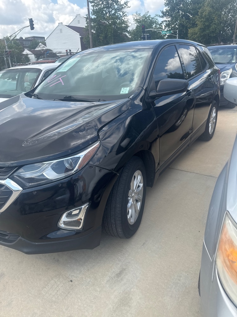 Photo 2 of this CHEVROLET EQUINOX