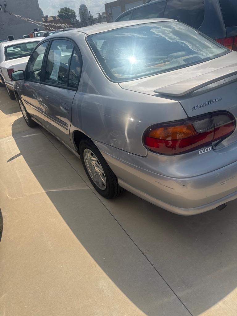 Photo 5 of this CHEVROLET MALIBU