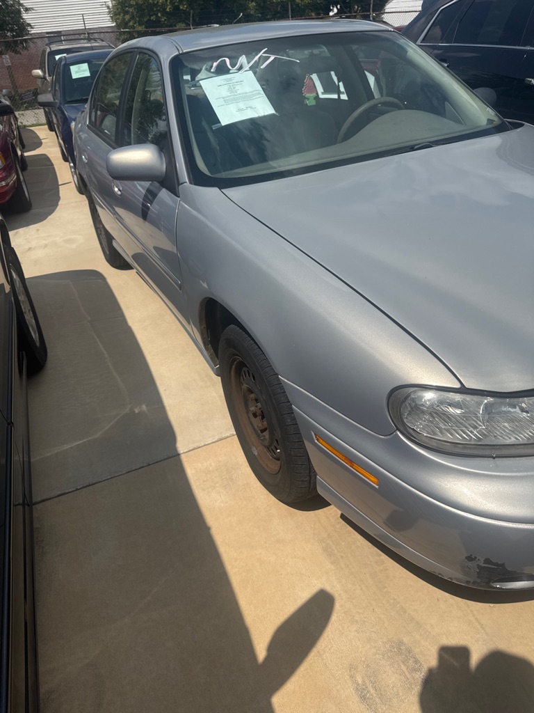 Photo 3 of this CHEVROLET MALIBU