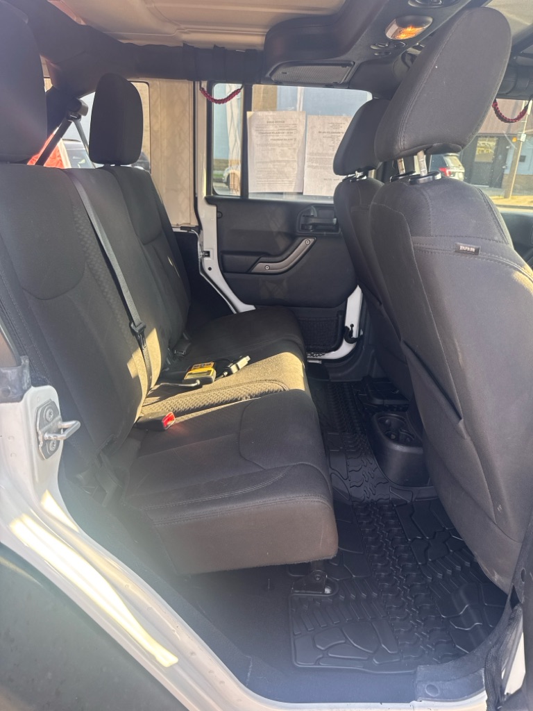 Photo 8 of this JEEP WRANGLER UNLIMI