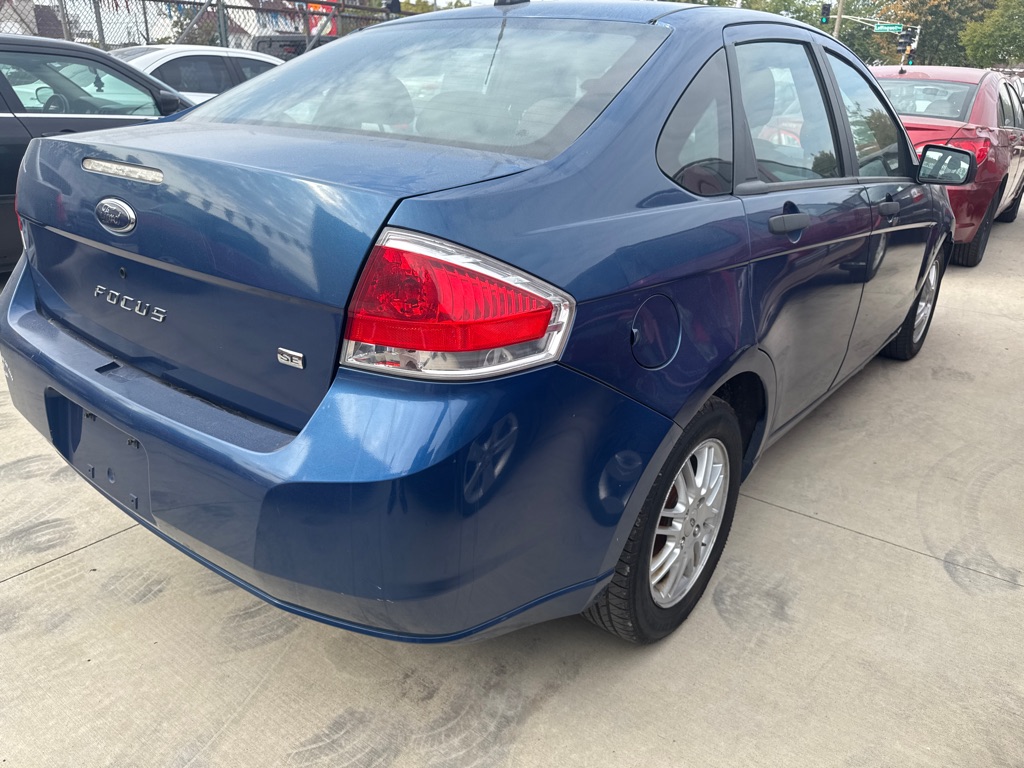 Photo 2 of this FORD FOCUS