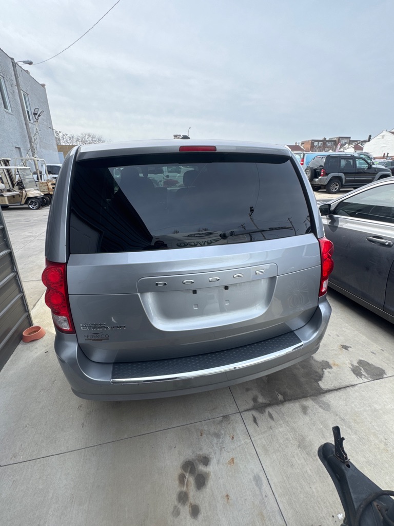 Photo 3 of this DODGE GRAND CARAVAN