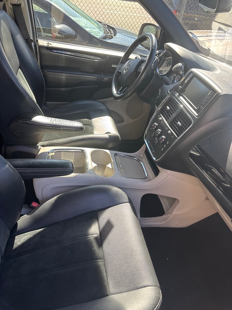 Photo 5 of this DODGE GRAND CARAVAN