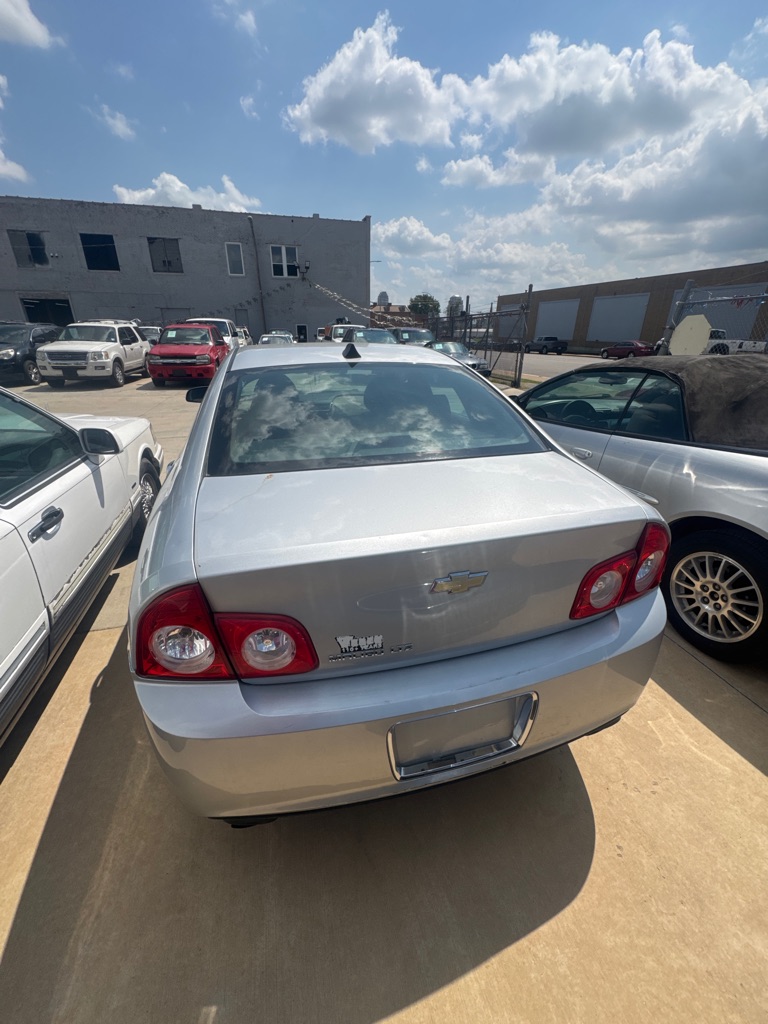 Photo 6 of this CHEVROLET MALIBU