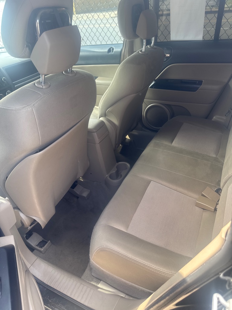Photo 3 of this JEEP PATRIOT