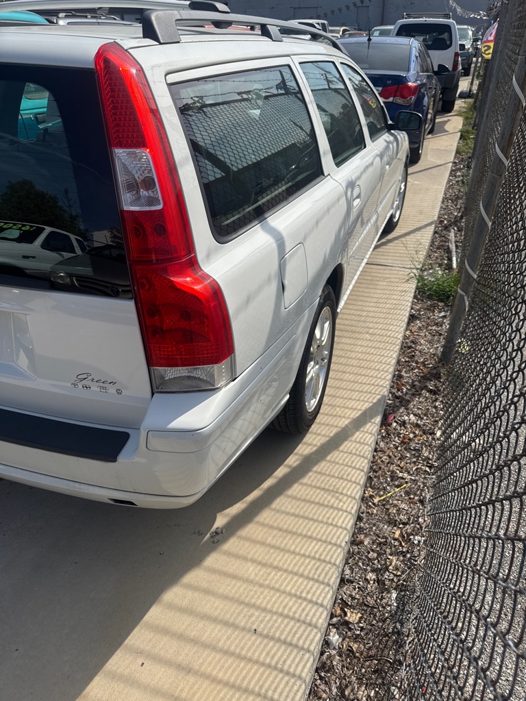 Photo 7 of this VOLVO V70