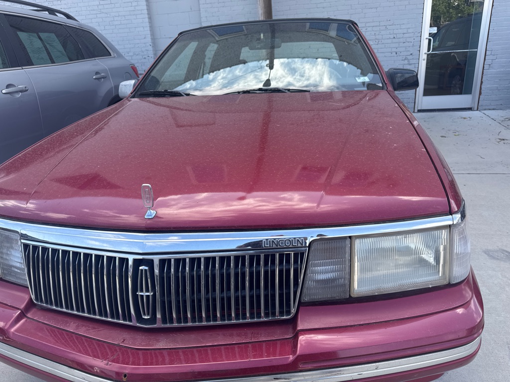 Photo 2 of this LINCOLN CONTINENTAL