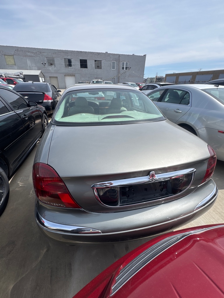 Photo 3 of this LINCOLN CONTINENTAL
