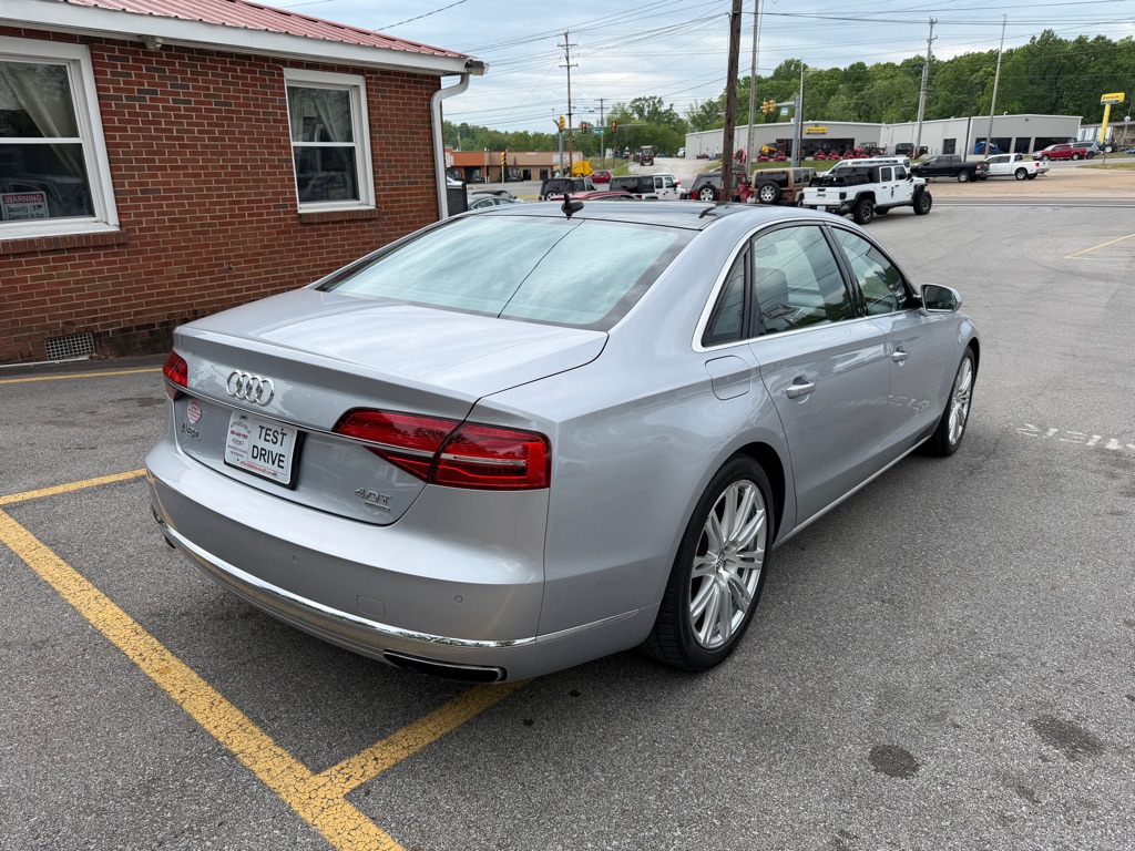 Photo 5 of this AUDI A8