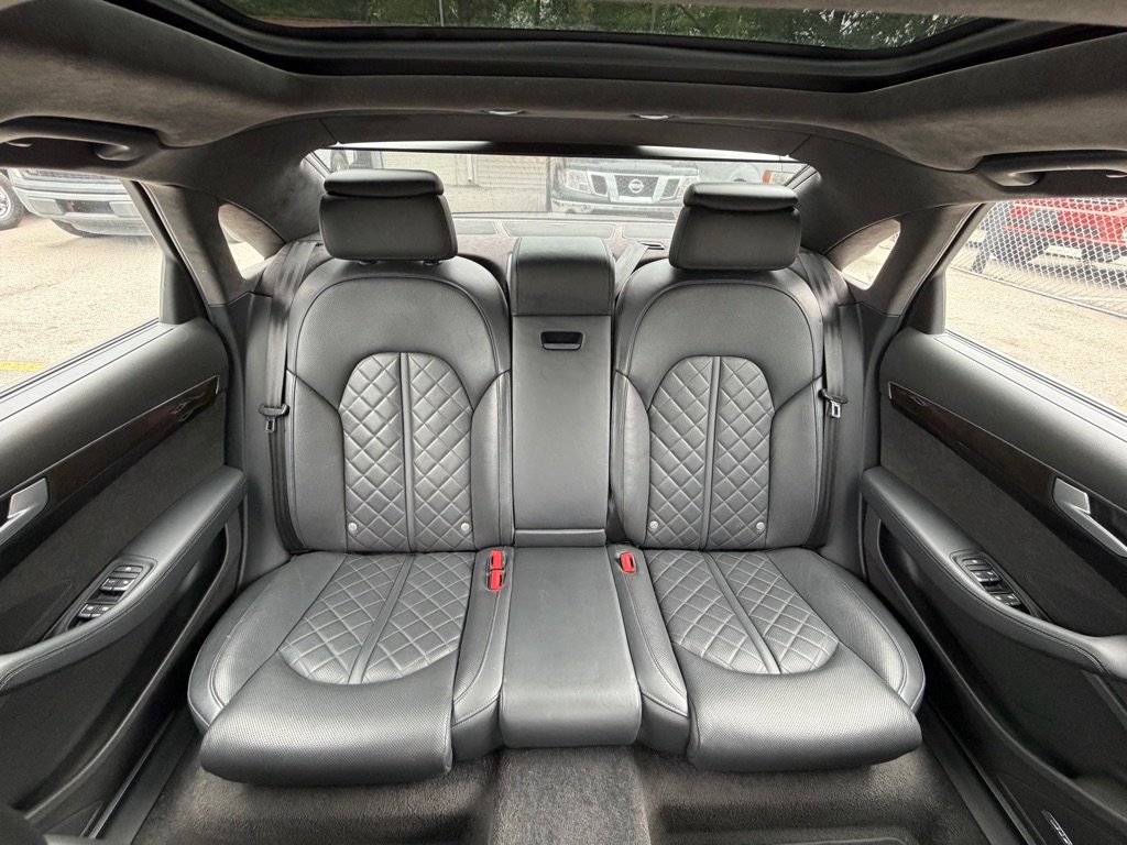 Photo 18 of this AUDI A8