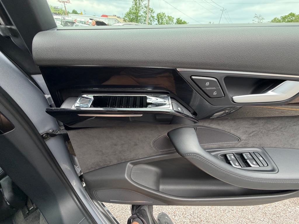 Photo 38 of this AUDI A8