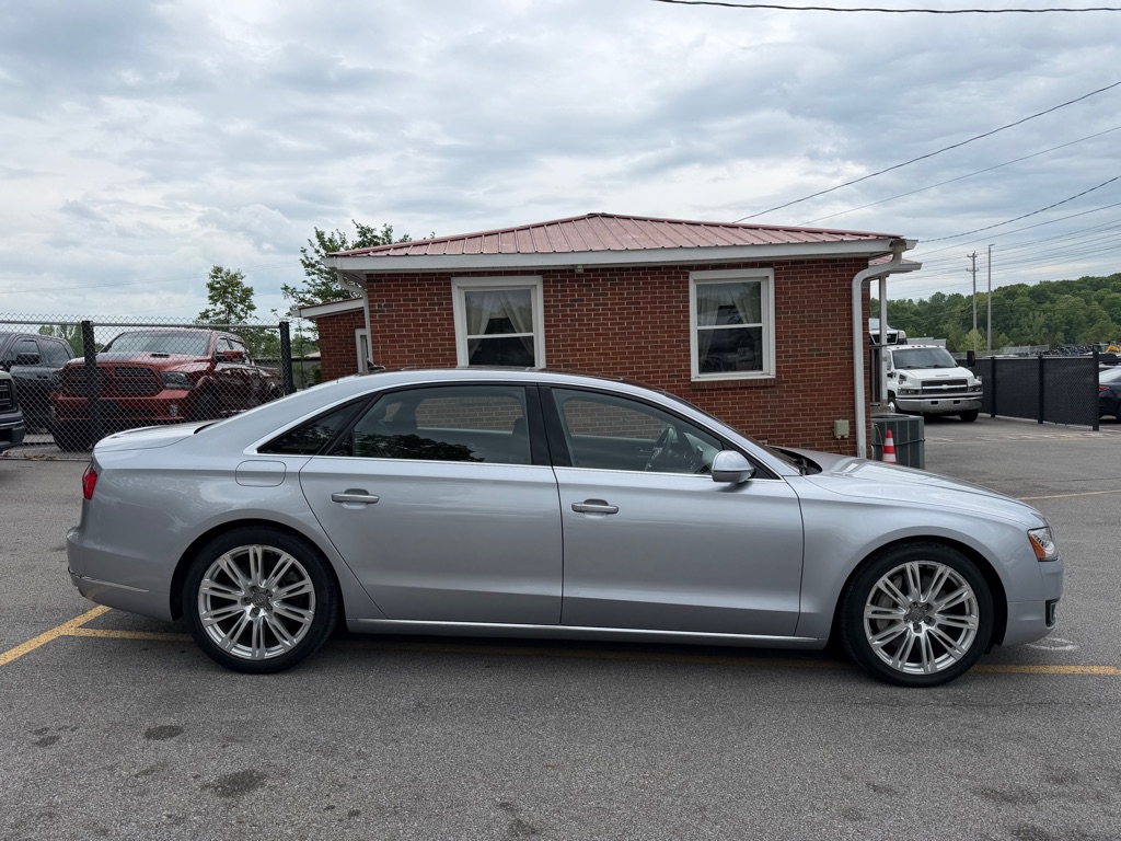Photo 4 of this AUDI A8