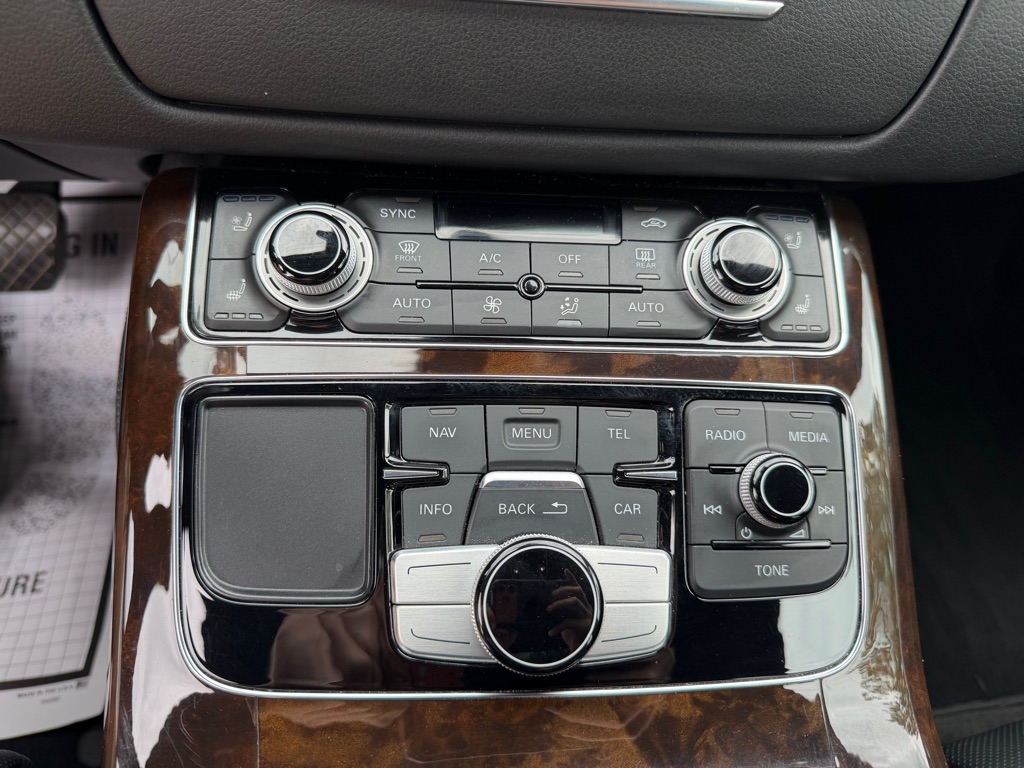Photo 23 of this AUDI A8