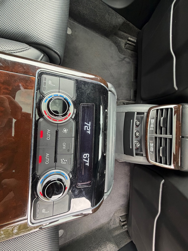 Photo 36 of this AUDI A8
