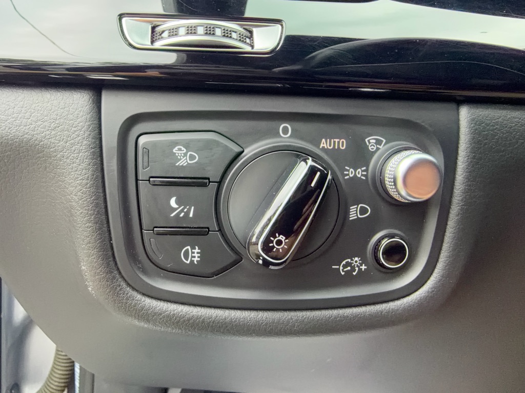 Photo 27 of this AUDI A8