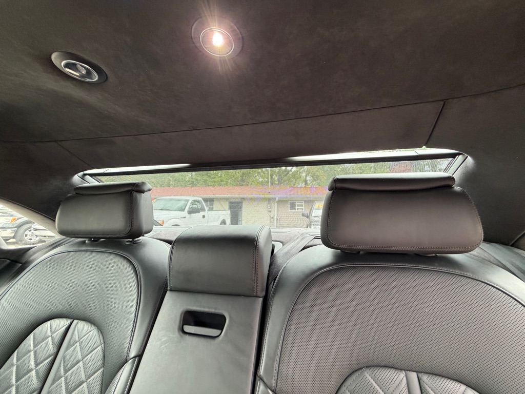 Photo 42 of this AUDI A8